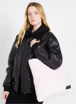 Eastpak CHARLIE - Schoudertas Van Imitatiebont | Roze -Eastpak 3960815